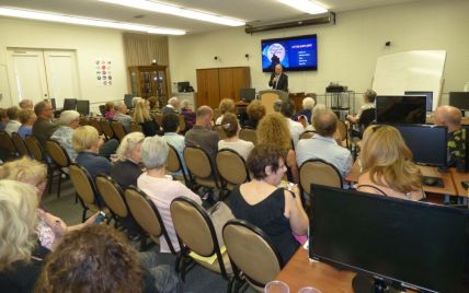 5_Phil_talking_2_Full_house-sm